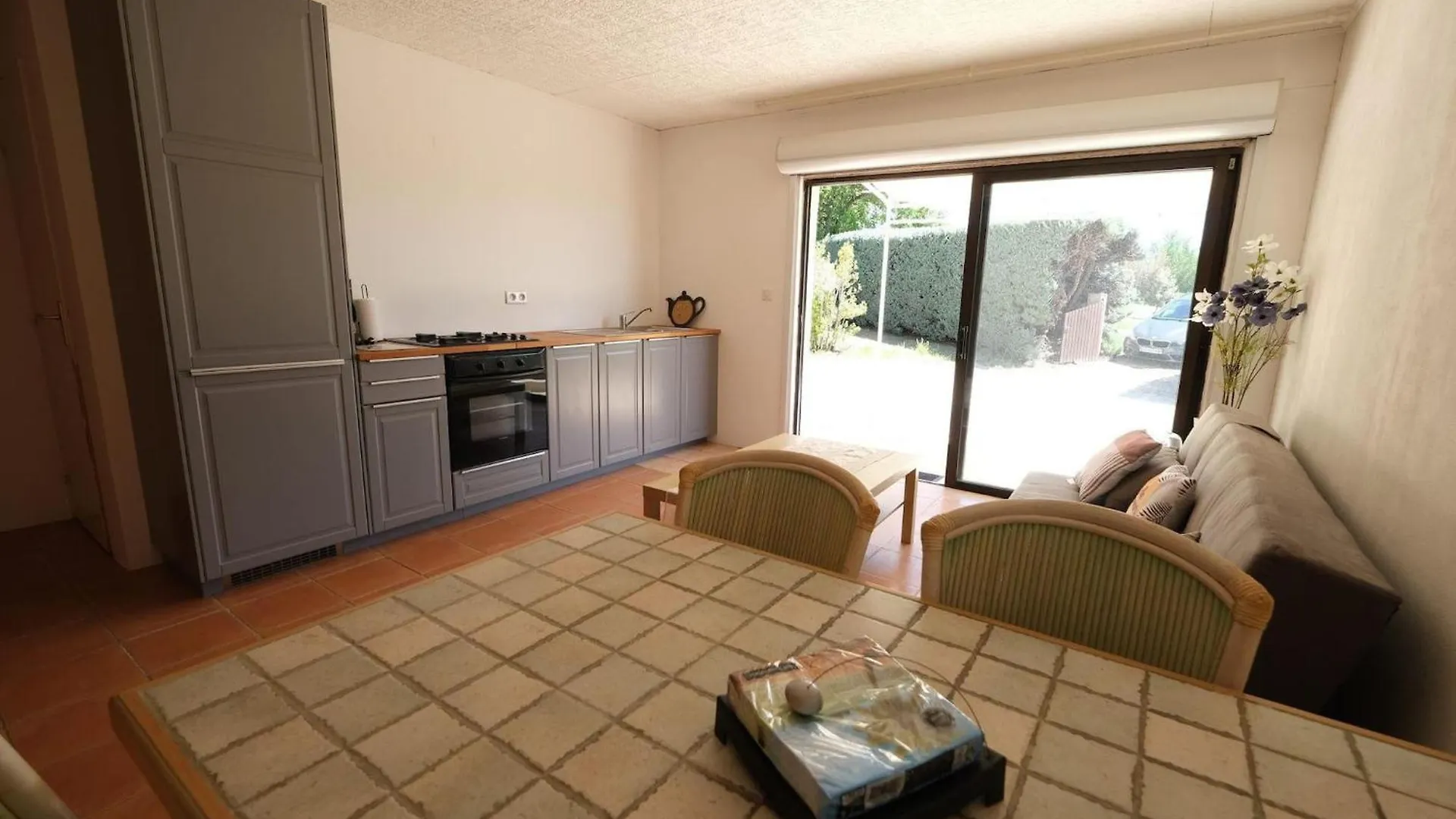 Air-Conditioned House In The Luberon With Heated Swimming Pool In Saint Saturnin Les Apt - 8 People. Villa Saint-Saturnin-les-Apt