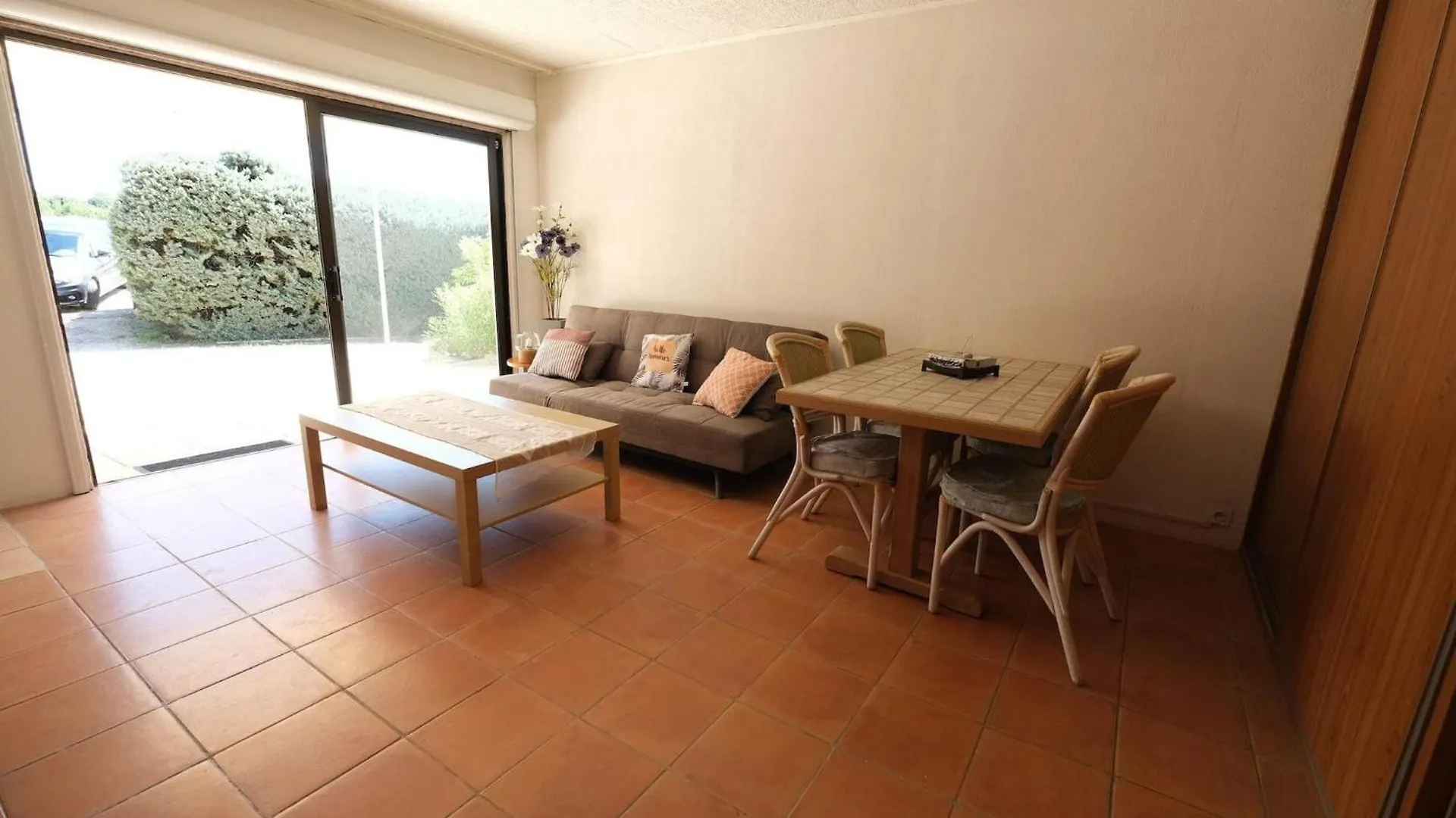 Villa Air-Conditioned House In The Luberon With Heated Swimming Pool In Saint Saturnin Les Apt - 8 People.