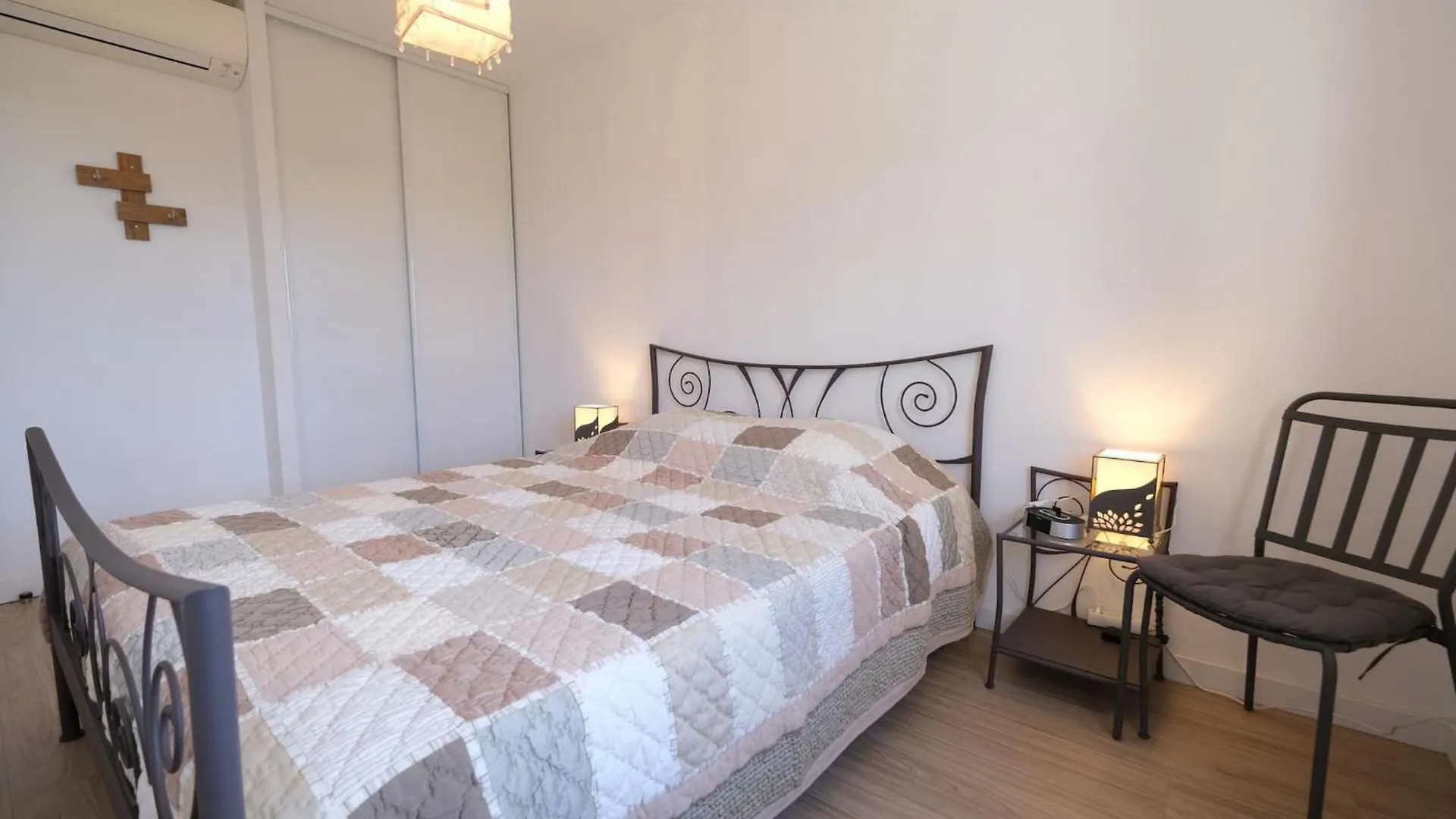 Air-Conditioned House In The Luberon With Heated Swimming Pool In Saint Saturnin Les Apt - 8 People. 0*, Saint-Saturnin-les-Apt