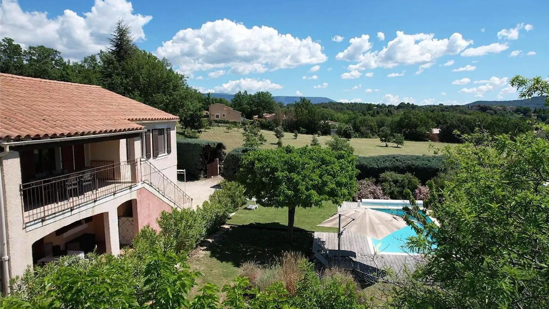Air-Conditioned House In The Luberon With Heated Swimming Pool In Saint Saturnin Les Apt - 8 People. location
