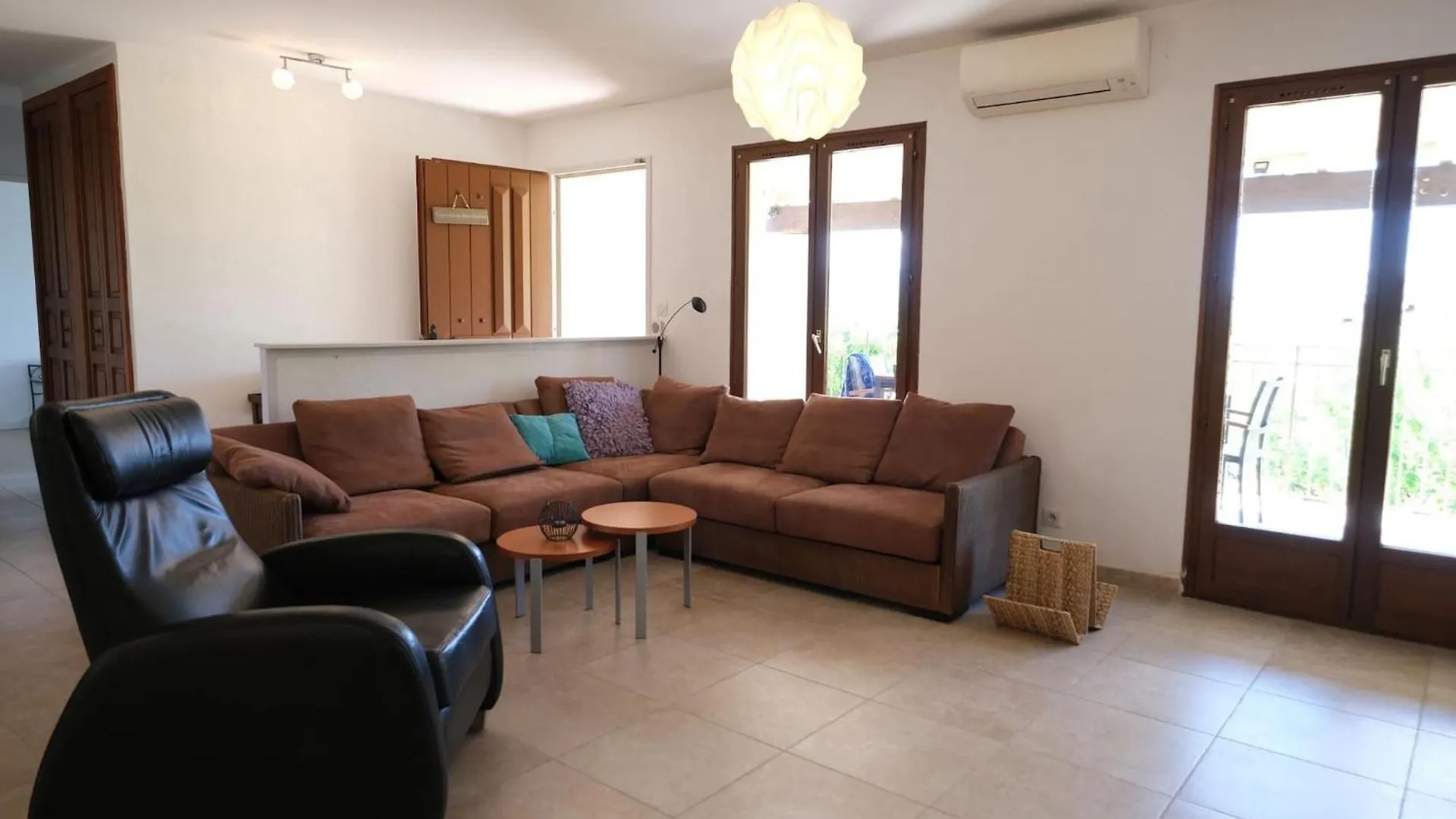 Air-Conditioned House In The Luberon With Heated Swimming Pool In Saint Saturnin Les Apt - 8 People.