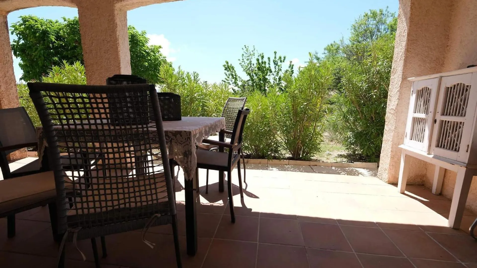 Villa Air-Conditioned House In The Luberon With Heated Swimming Pool In Saint Saturnin Les Apt - 8 People.