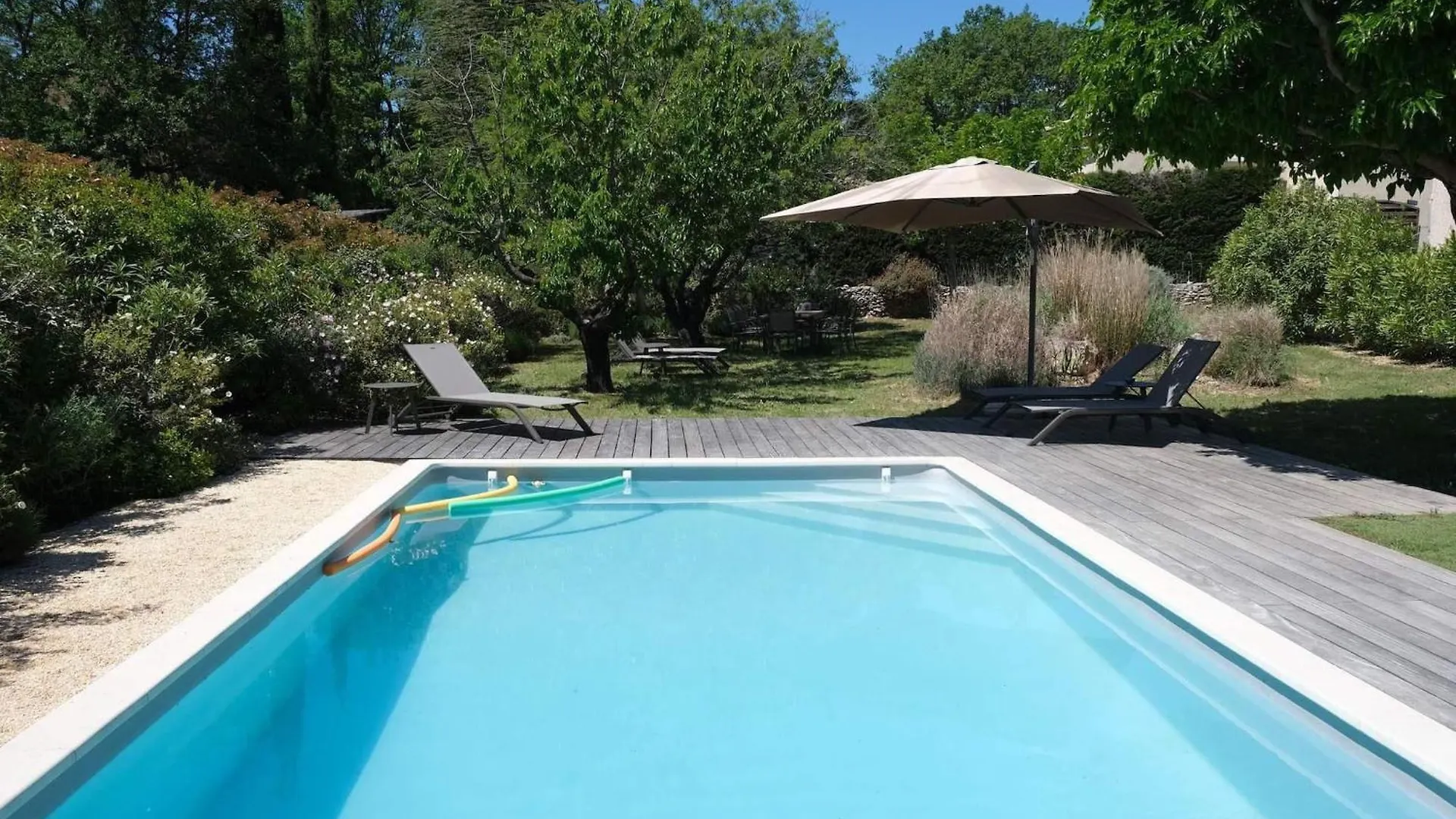 Air-Conditioned House In The Luberon With Heated Swimming Pool In Saint Saturnin Les Apt - 8 People. Villa