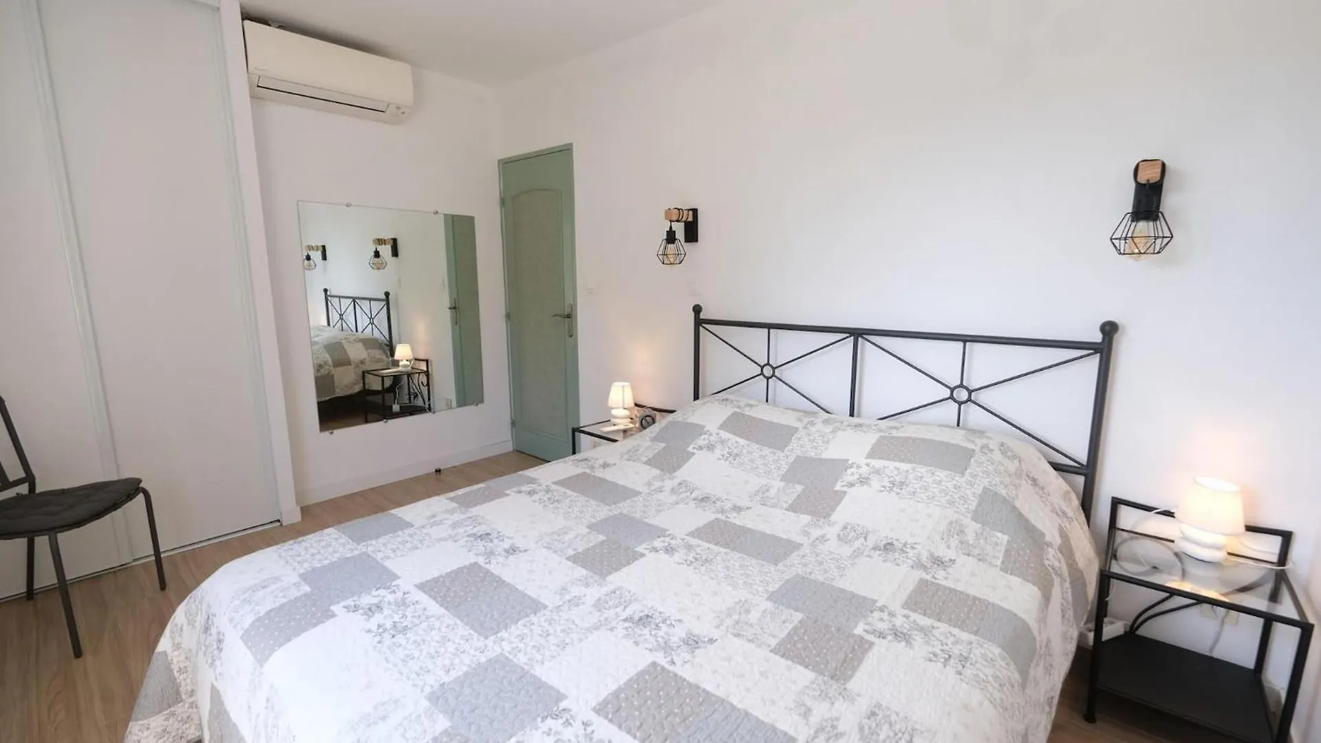 Villa Air-Conditioned House In The Luberon With Heated Swimming Pool In Saint Saturnin Les Apt - 8 People.